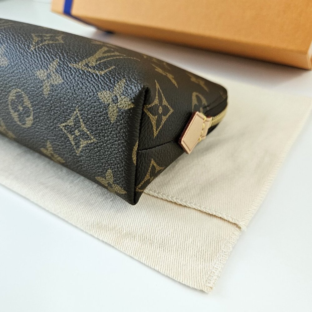 LOUIS VUITTON Cosmetic Pouch MM (Old GM) - Picture 7 of 16